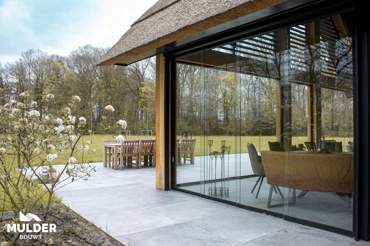 Woonvilla met bijgebouwen in Bornerbroek