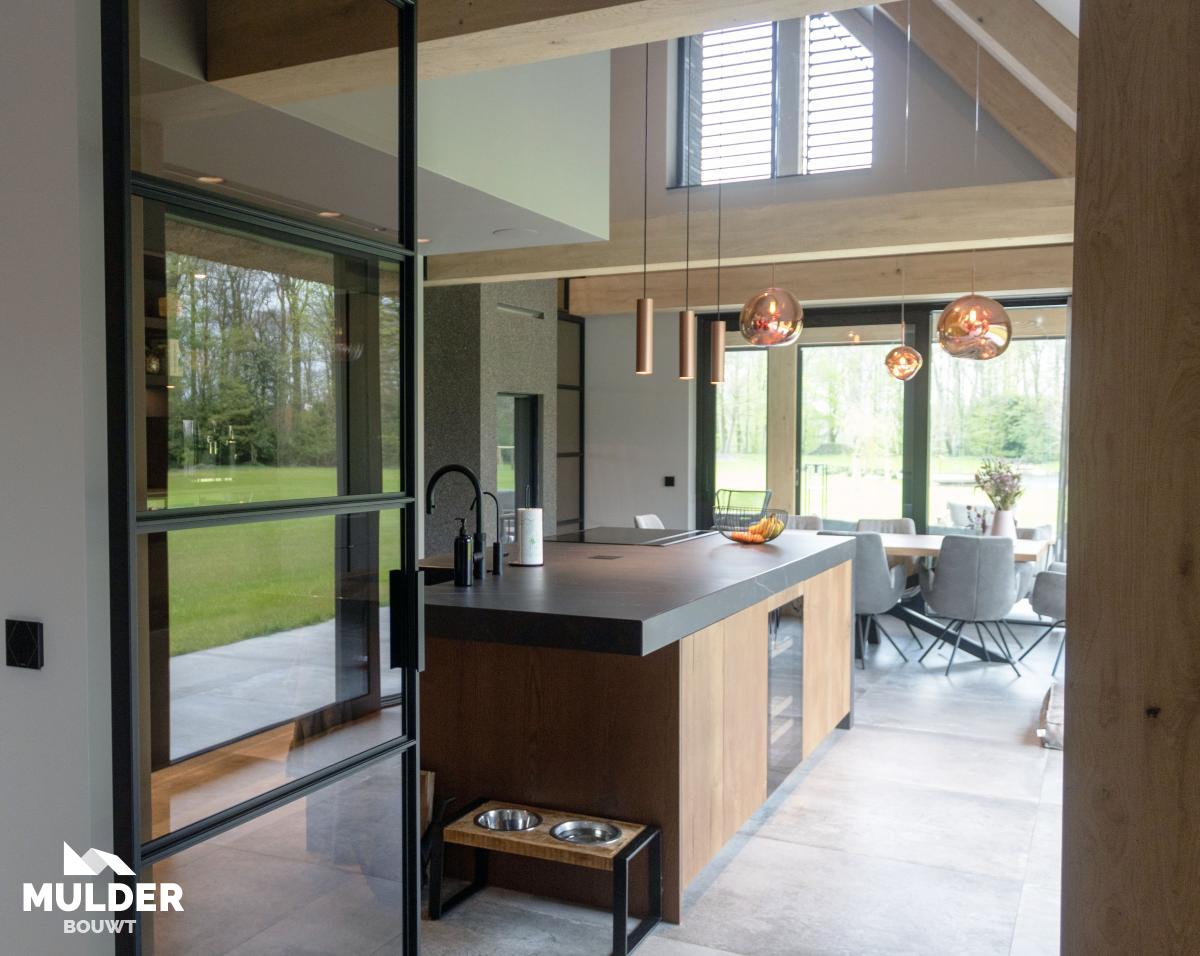Woonvilla met bijgebouwen in Bornerbroek