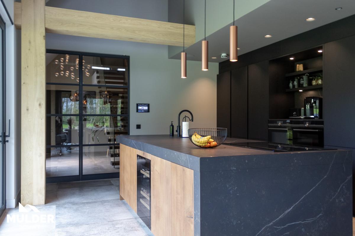 Woonvilla met bijgebouwen in Bornerbroek