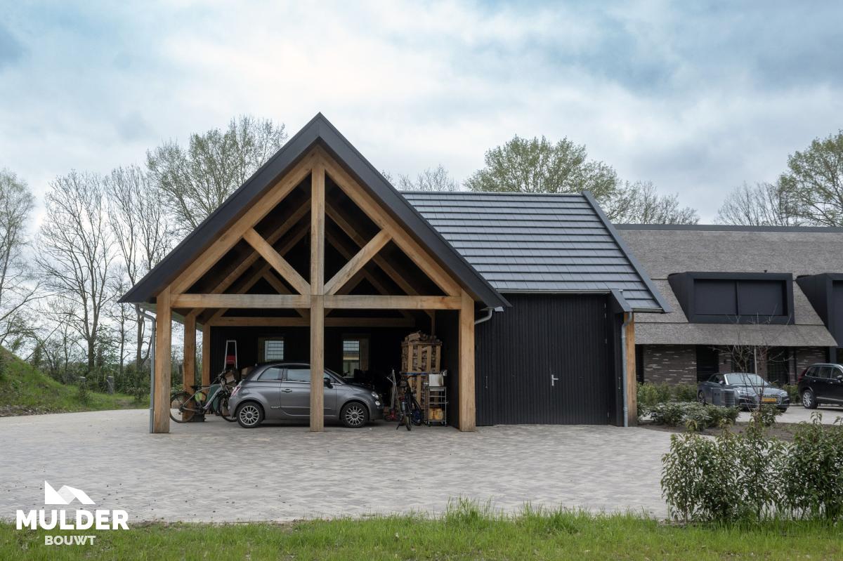 Woonvilla met bijgebouwen in Bornerbroek