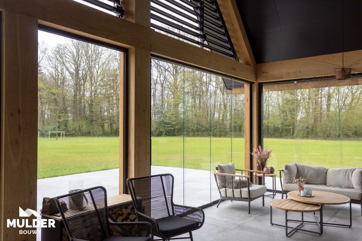 Woonvilla met bijgebouwen in Bornerbroek