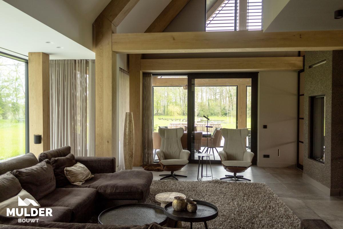 Woonvilla met bijgebouwen in Bornerbroek