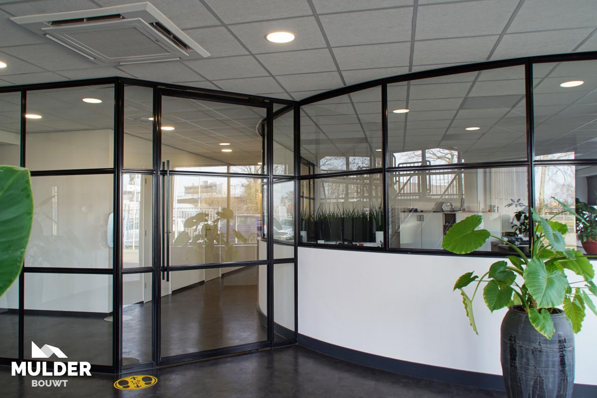 Bedrijfshal met kantoren in Hengelo