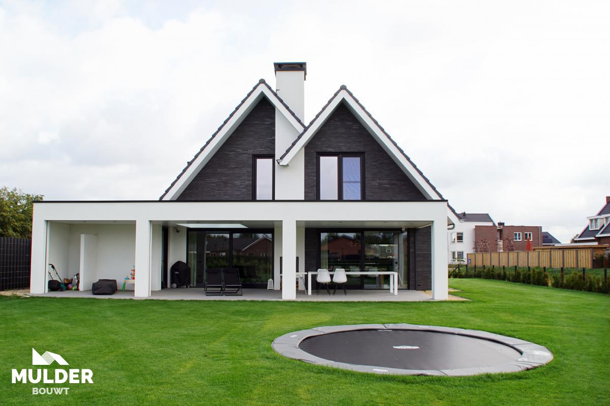 Modern woonhuis met dubbele kap