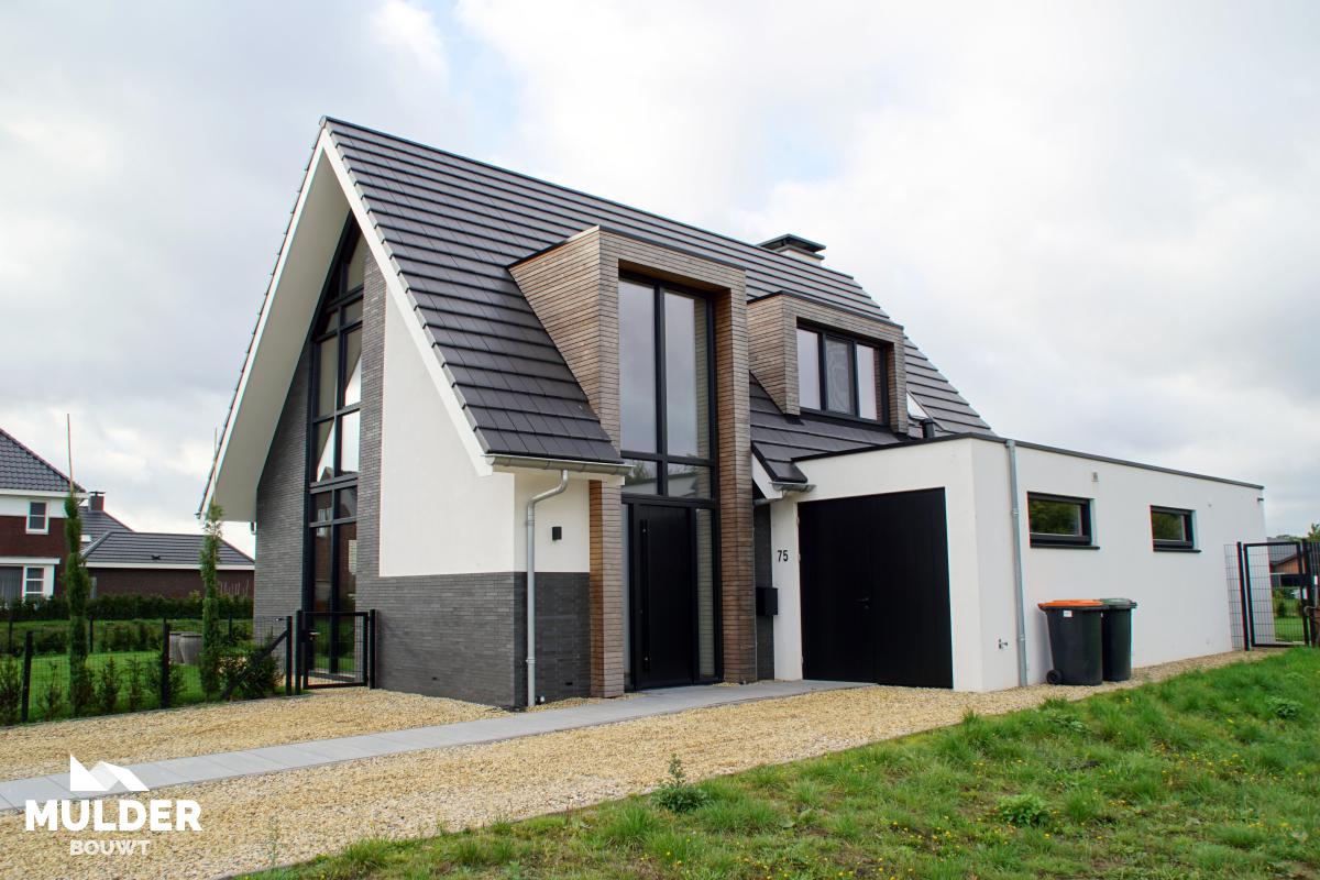 Modern woonhuis met dubbele kap